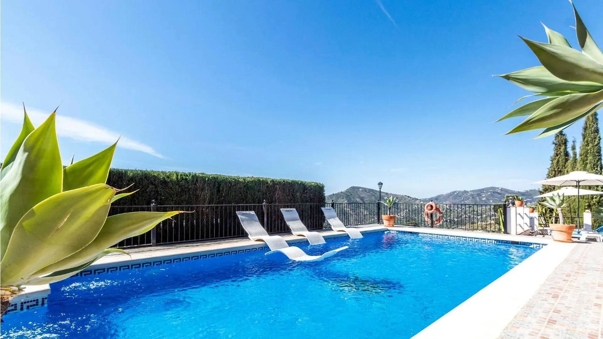7 Bedroom Stunning Home In Frigiliana Acebuchal 0*,