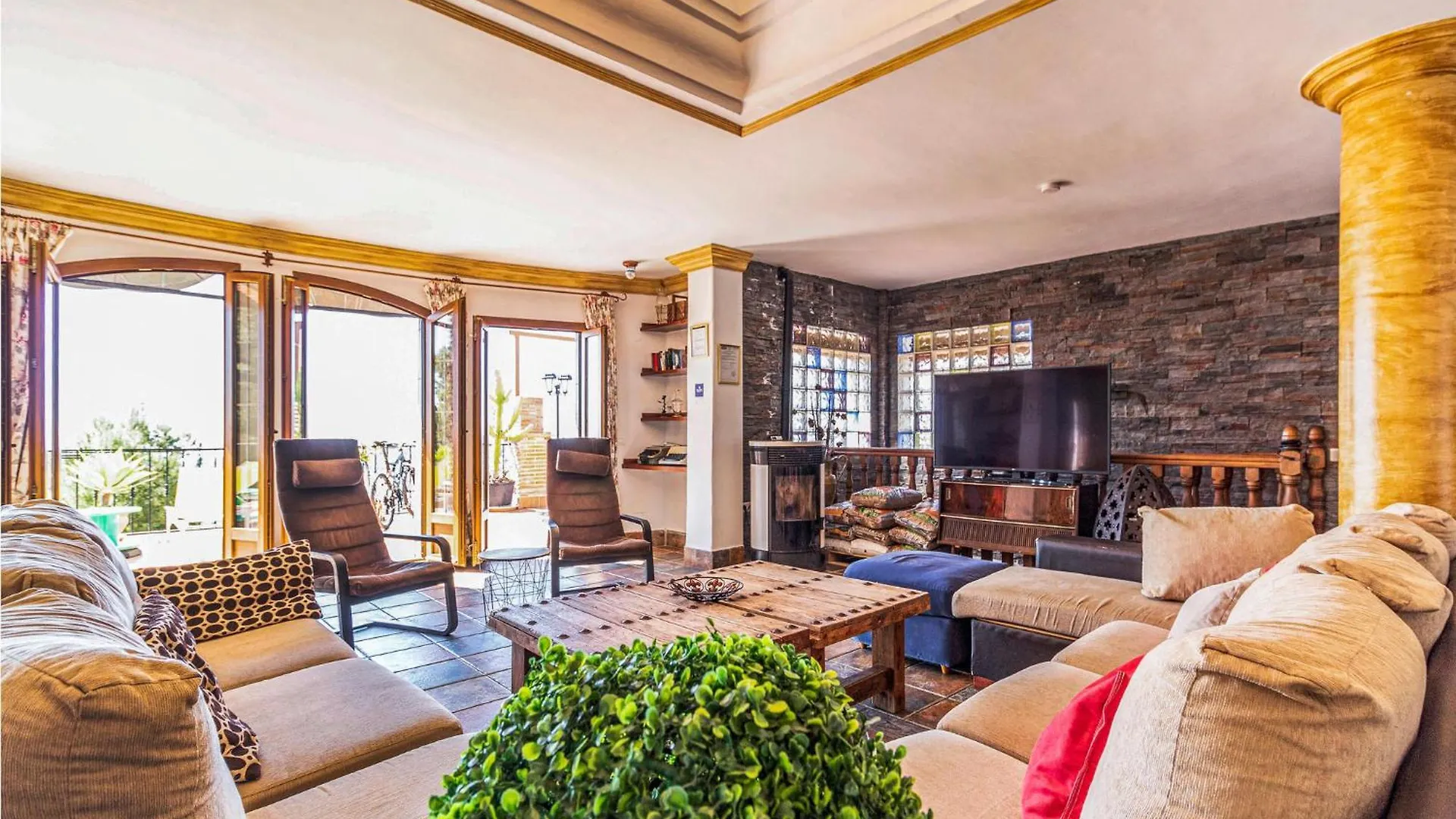 7 Bedroom Stunning Home In Frigiliana Acebuchal