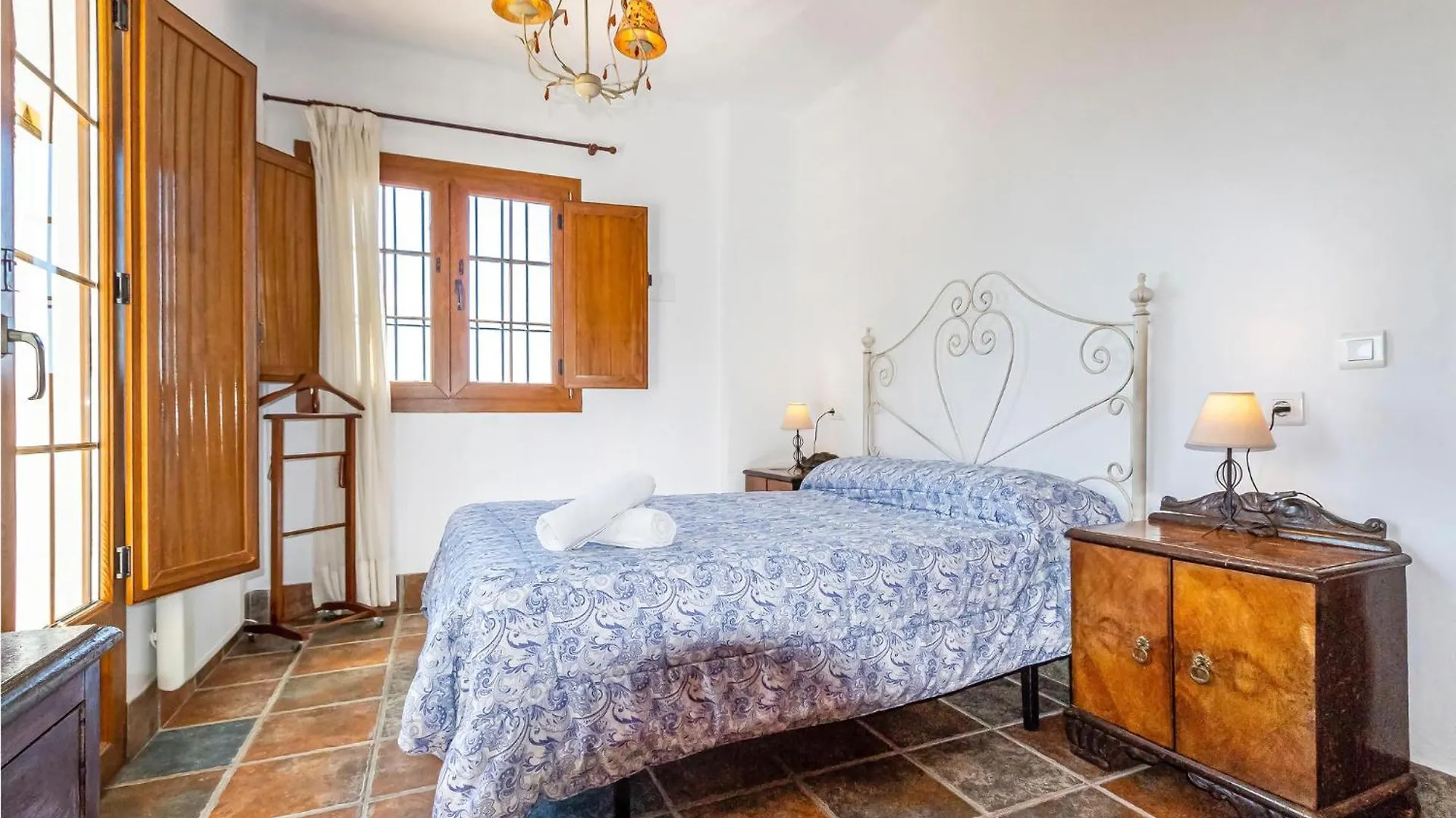 7 Bedroom Stunning Home In Frigiliana Acebuchal